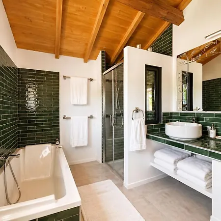 Belle Maison En Pierre Coeur Du Quercy, 4 Ch Et 4 Sdb *