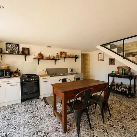 Prázdninový dům Belle Maison En Pierre Coeur Du Quercy, 4 Ch Et 4 Sdb Montdoumerc